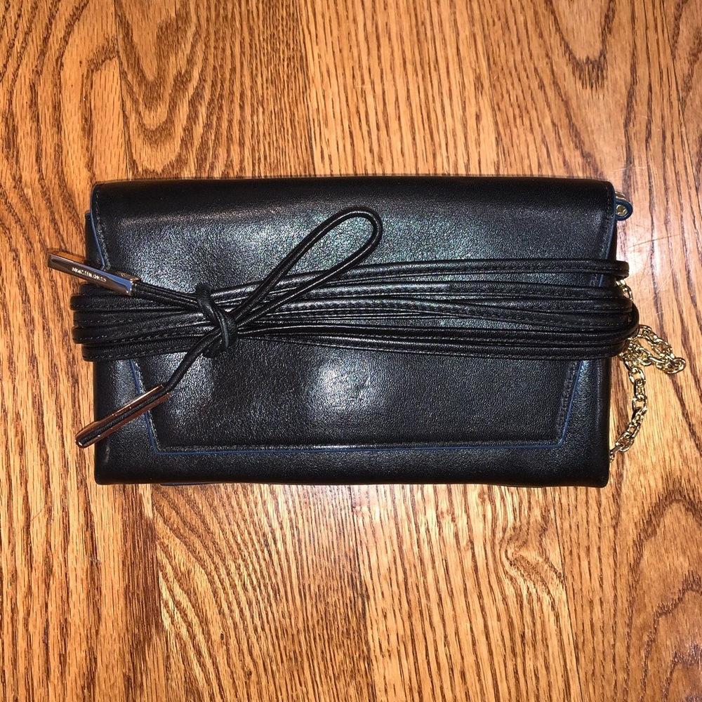 CLASSY Stuart Weitzman Small Black Design Clutch